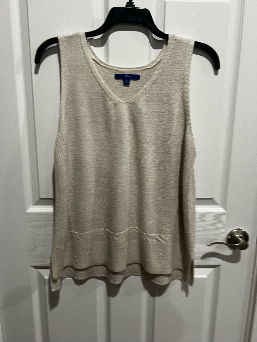 Apt. 9 Cream V‑Neck Sleeveless Sweater Tank